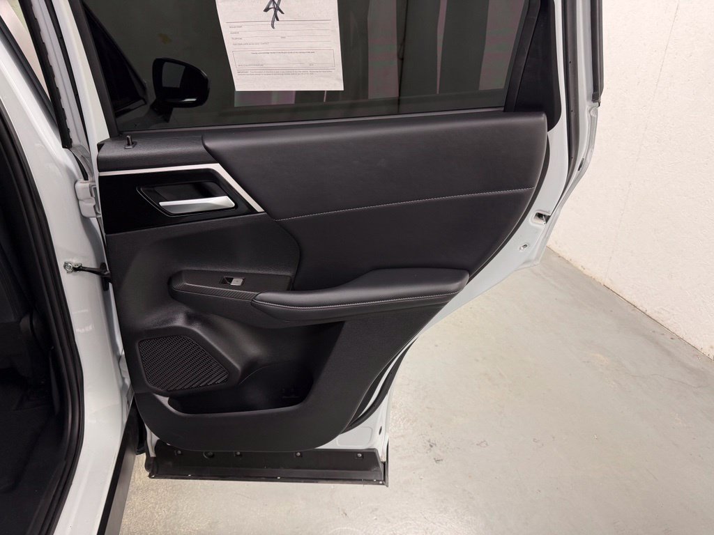 Used 2024 Mitsubishi Outlander SE FWD image 13