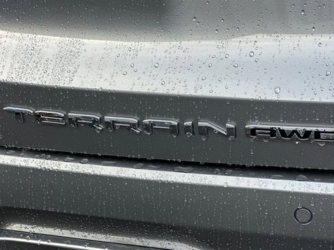 New 2026 GMC Terrain Denali w/ LPO, Floor Liner Package image 32