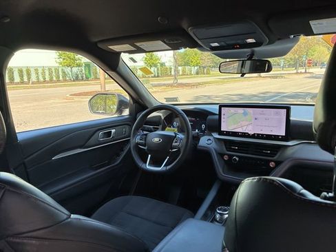 Used 2025 Ford Explorer ST-Line image 24