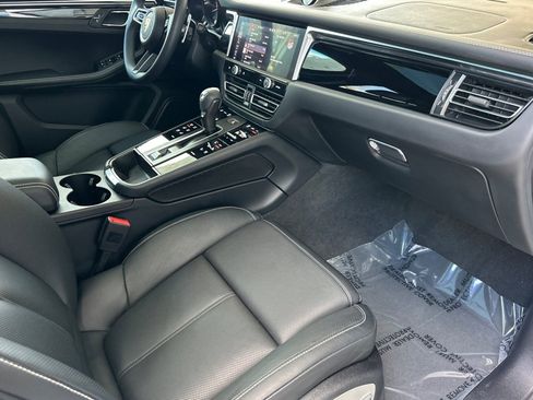 Certified 2023 Porsche Macan AWD/4WD image 16