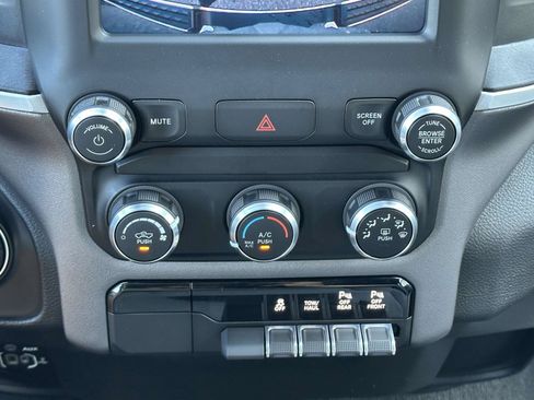 Used 2022 RAM 1500 Big Horn AWD/4WD image 17
