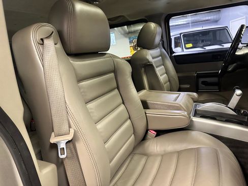 Used 2004 HUMMER H2 Sport Utility w/ Preferred Equipment Group image 36