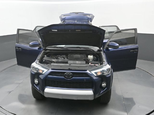 Used 2018 Toyota 4Runner TRD Off-Road AWD/4WD image 32