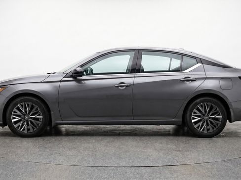 Used 2025 Nissan Altima 2.5 SV FWD image 5
