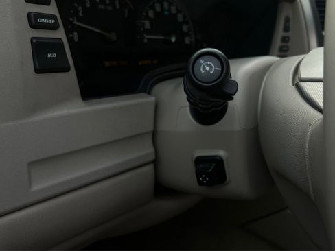 Used 2005 Cadillac XLR image 37