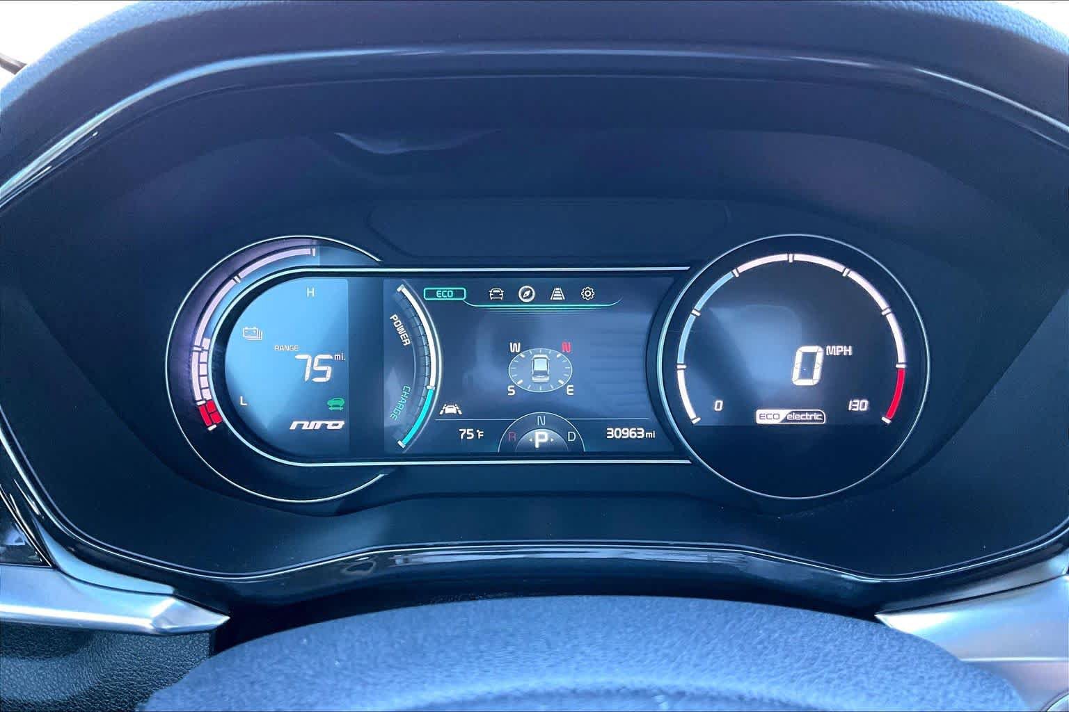 Used 2022 Kia Niro EX FWD image 25