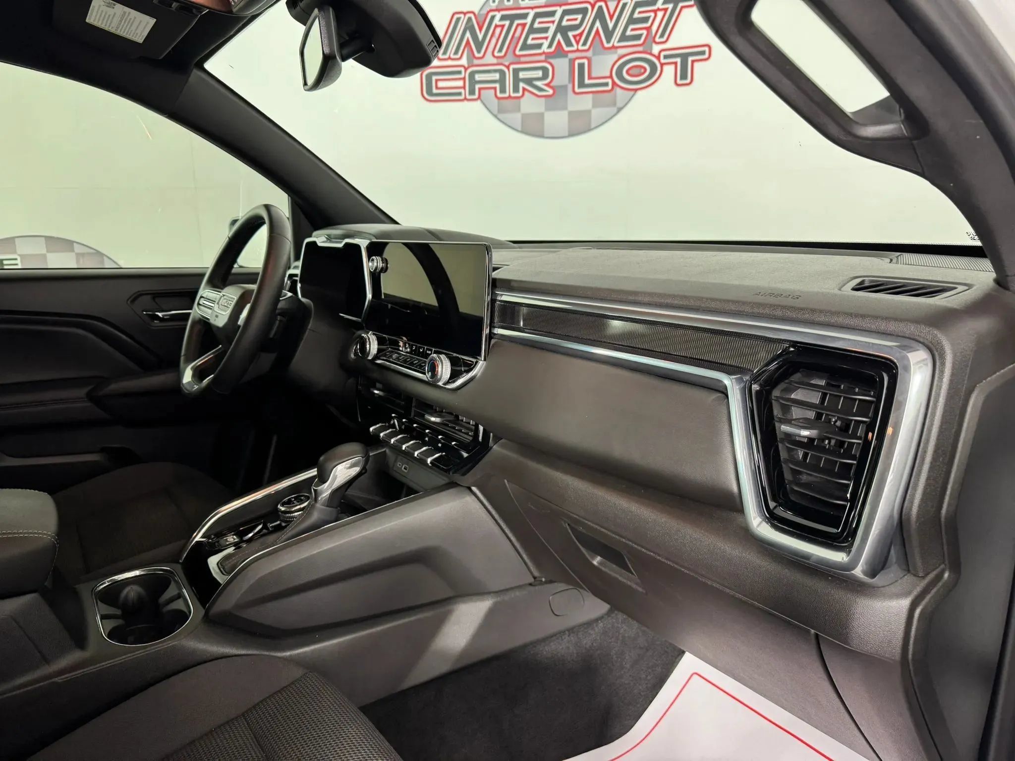 Used 2024 GMC Canyon Elevation w/ Convenience Package AWD/4WD image 10