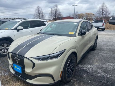 Used 2025 Ford Mustang Mach-E Premium image 3