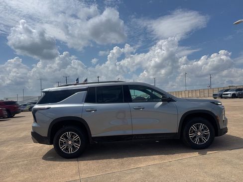 Used 2026 Chevrolet Traverse LT w/ Driver Confidence Package FWD image 26