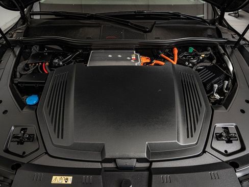 Used 2022 Audi e-tron Premium w/ Convenience Plus Package image 38