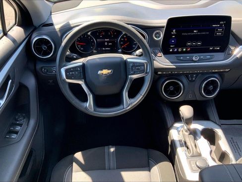 Used 2025 Chevrolet Blazer LT FWD image 5