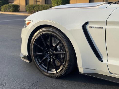 Used 2016 Ford Mustang Shelby GT350 w/ Technology Package image 14