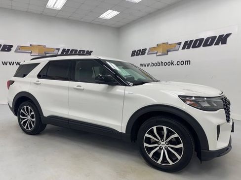 Used 2025 Ford Explorer ST-Line AWD/4WD image 3