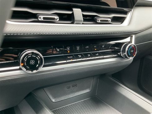 New 2026 Chevrolet Equinox LT w/ LPO, Floor Liner Package image 24