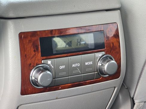 Used 2013 Toyota Highlander Limited image 21