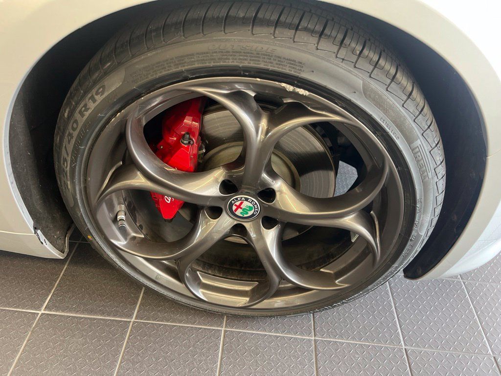 Used 2017 Alfa Romeo Giulia Ti w/ TI 19" Sport Package RWD image 12