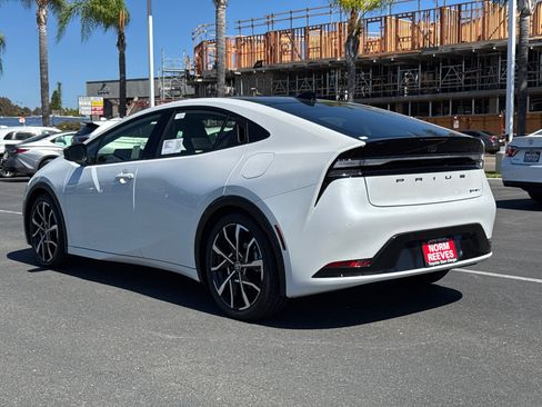 New 2026 Toyota Prius Plug-In Hybrid FWD image 9