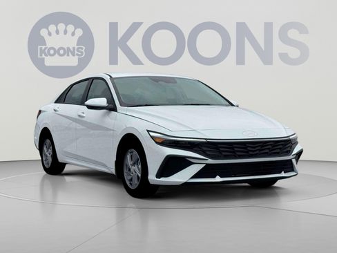 New 2026 Hyundai Elantra SE FWD image 24
