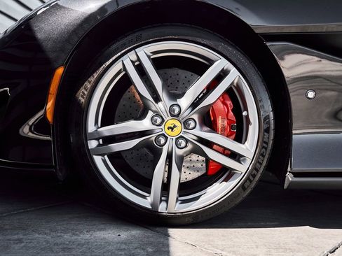 Used 2020 Ferrari Portofino RWD image 4