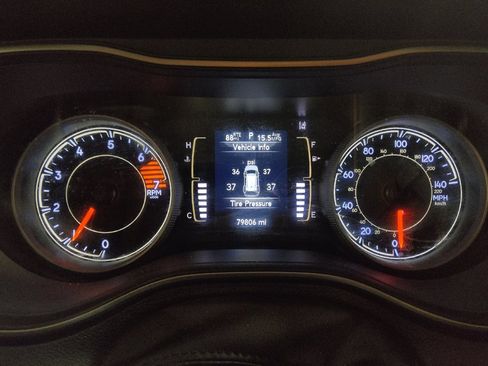 Used 2021 Jeep Cherokee Latitude Plus FWD image 23