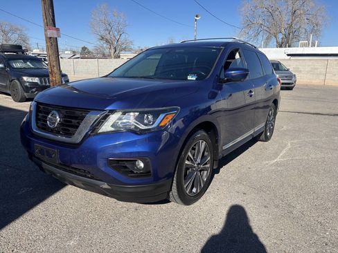 Used 2018 Nissan Pathfinder Platinum image 4