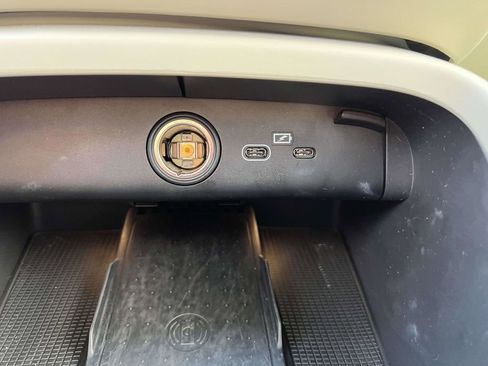 Used 2023 Volvo XC40 B5 Ultimate w/ Climate Package image 27