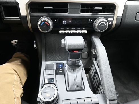 Used 2024 Toyota Tacoma TRD Sport AWD/4WD image 15