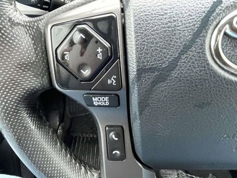 Used 2018 Toyota Tacoma TRD Off-Road image 19