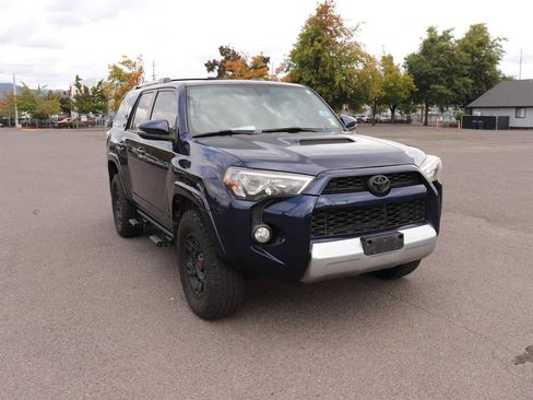 Used 2018 Toyota 4Runner TRD Off-Road Premium AWD/4WD image 3