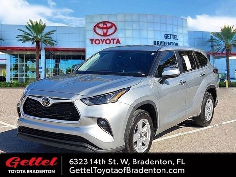 Certified 2024 Toyota Highlander LE image 1