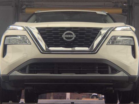 Used 2023 Nissan Rogue SL w/ SL Premium Package image 3