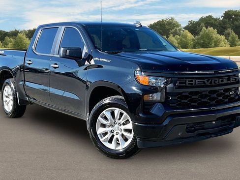 Used 2023 Chevrolet Silverado 1500 Custom AWD/4WD image 2
