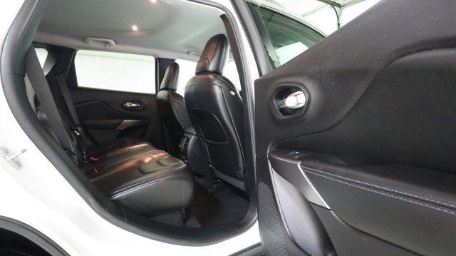 Used 2020 Jeep Cherokee Latitude Plus w/ Cold Weather Group AWD/4WD image 11