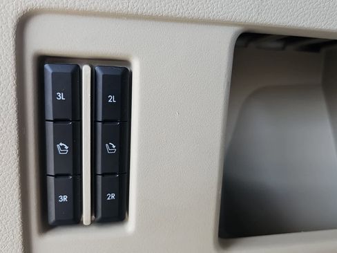 Used 2019 Lincoln Navigator Reserve image 37