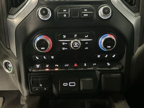 Used 2023 GMC Sierra 2500 SLT w/ SLT Premium Package image 29