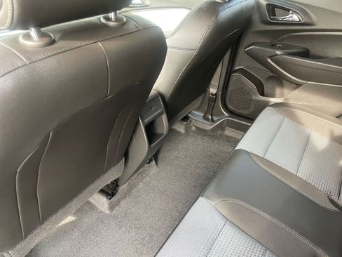 Used 2025 Chevrolet Trax LT image 24