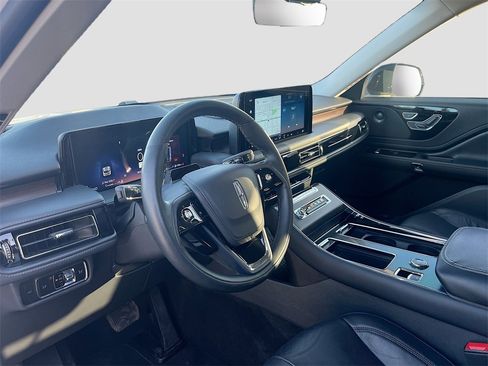 Used 2025 Lincoln Aviator Reserve w/ Jet Appearance Package image 9