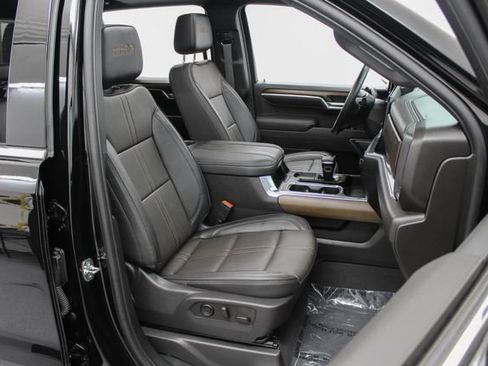 Used 2025 Chevrolet Silverado 1500 High Country w/ High Country Premium Package AWD/4WD image 26