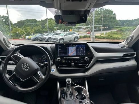 Used 2021 Toyota Highlander Platinum AWD/4WD image 7