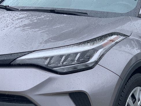 Used 2020 Toyota C-HR LE image 6