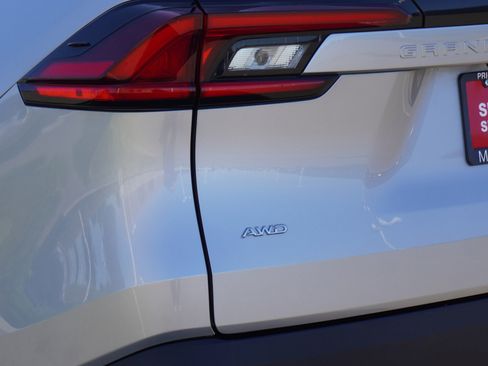 Used 2025 Toyota Grand Highlander AWD image 9