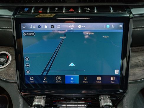 Used 2023 Jeep Grand Cherokee Overland w/ Advanced Protech Group III image 21