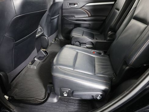 Used 2017 Toyota Highlander XLE image 17