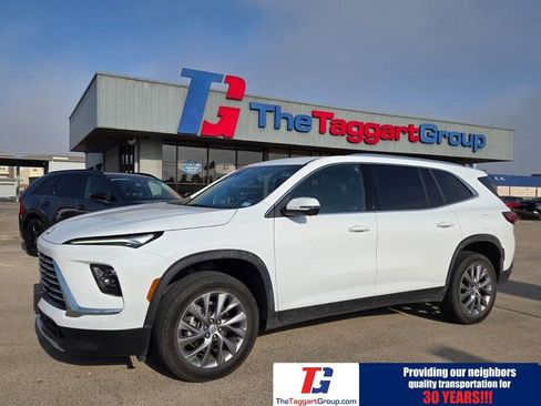 Used 2025 Buick Enclave Preferred image 1