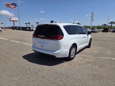New 2026 Chrysler Pacifica Select FWD image 7