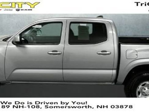 Used 2020 Toyota Tacoma SR image 1