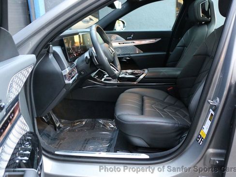 Used 2023 BMW 760i xDrive w/ Executive Package image 25