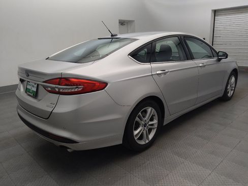 Used 2018 Ford Fusion SE w/ Fusion SE Technology Package FWD image 9