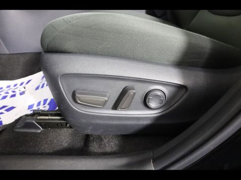 Used 2025 Toyota RAV4 XLE image 21