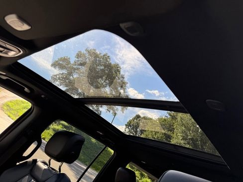 New 2025 Jeep Wagoneer L Series II w/ Premium Group I image 37